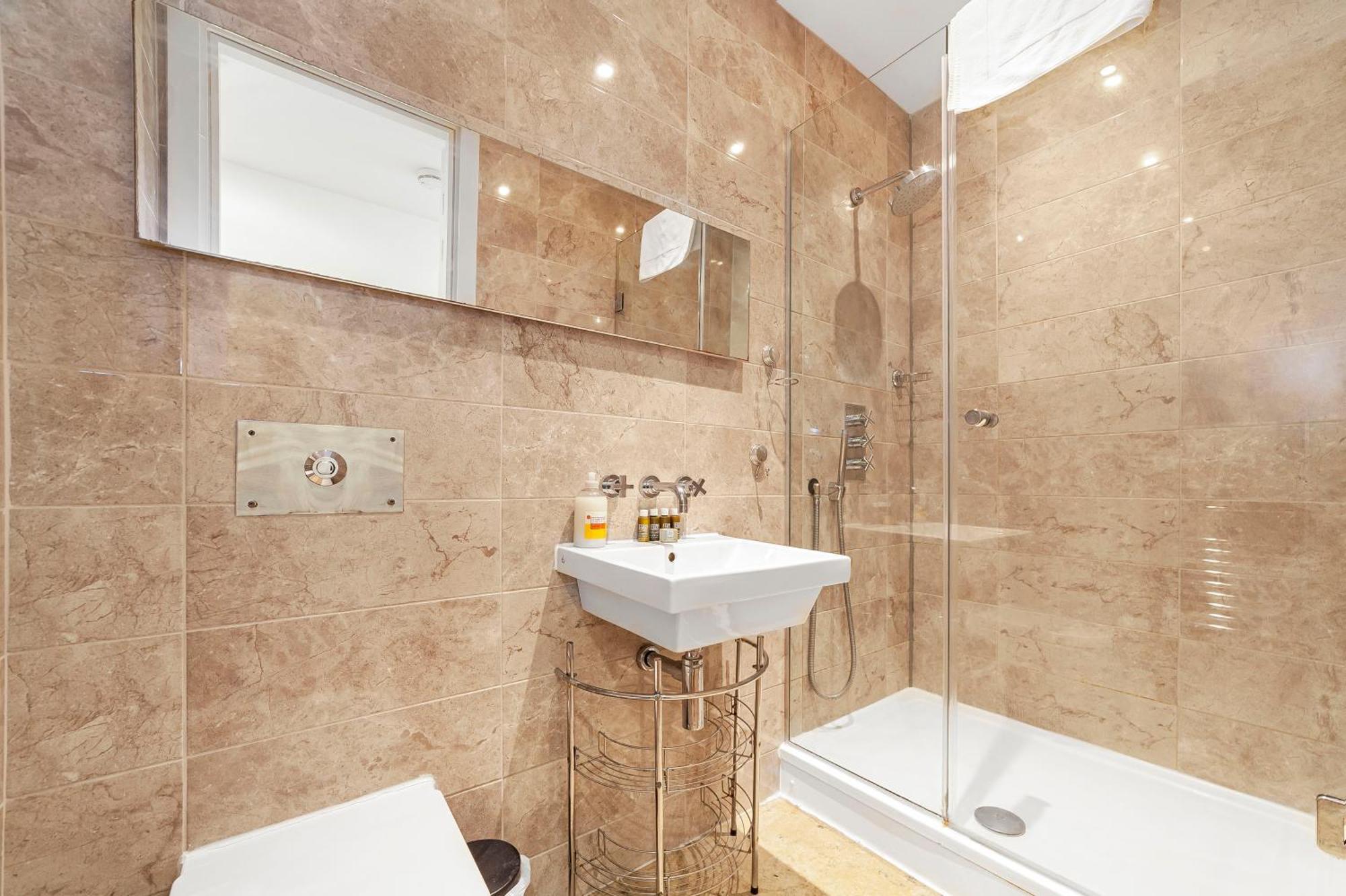 Deluxe Holborn Two Bedroom Apartment ลอนดอน ภายนอก รูปภาพ